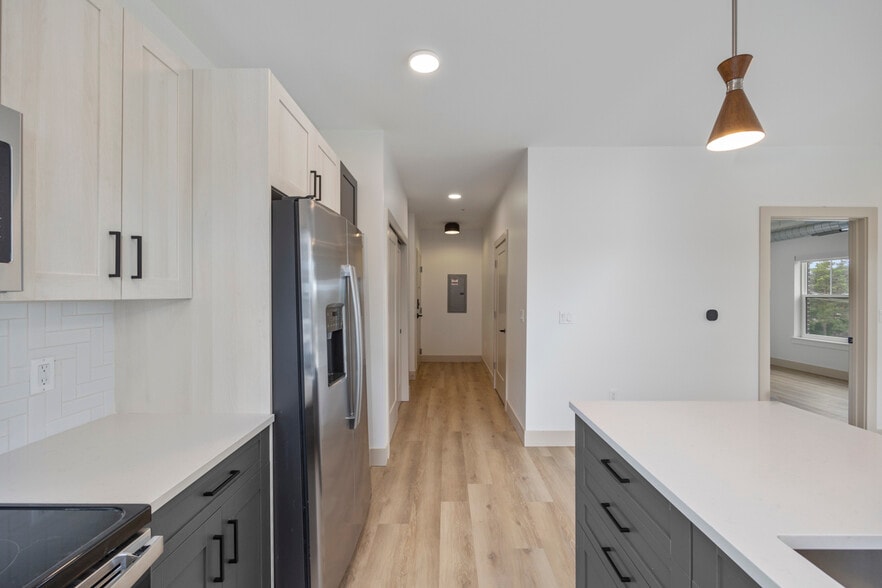 More Photos Of 27 S Squirrel Rd, Auburn Hills Coworking Space