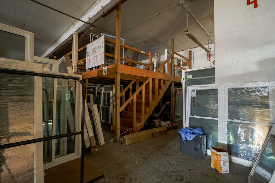 More Photos Of 11830 Shaver Rd, Schoolcraft Freestanding For Sale