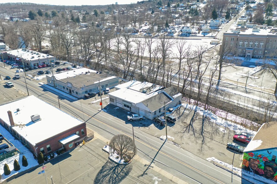 More Photos Of 116 Riverside Ave, Bristol Storefront Retail Office For Lease