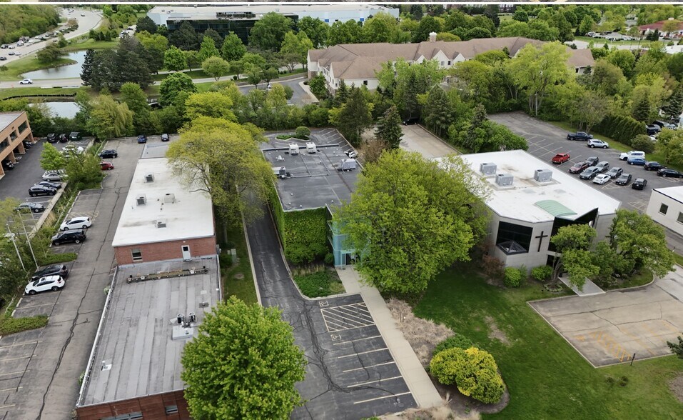 More Photos Of 105 Schelter Rd, Lincolnshire Office For Lease