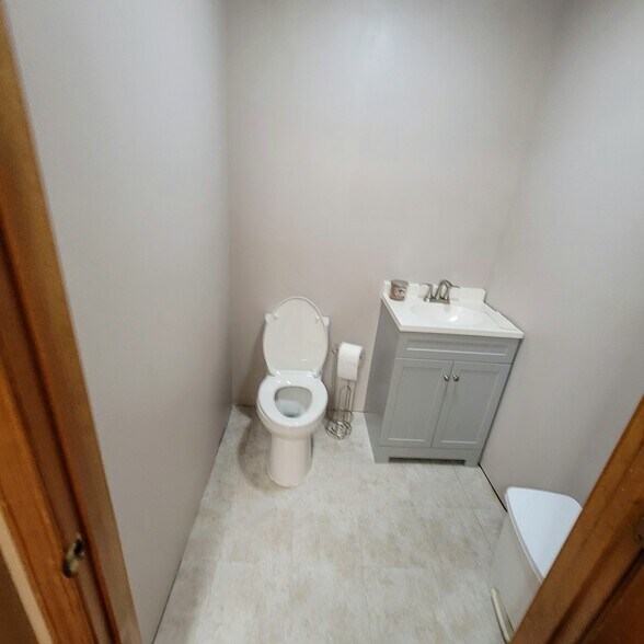 More Photos Of 1200-1216 SW East US-40 Hwy, Blue Springs Medical For Sale