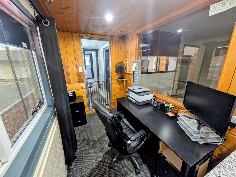More Photos Of 616 Mill St, Maupin Hotel For Sale