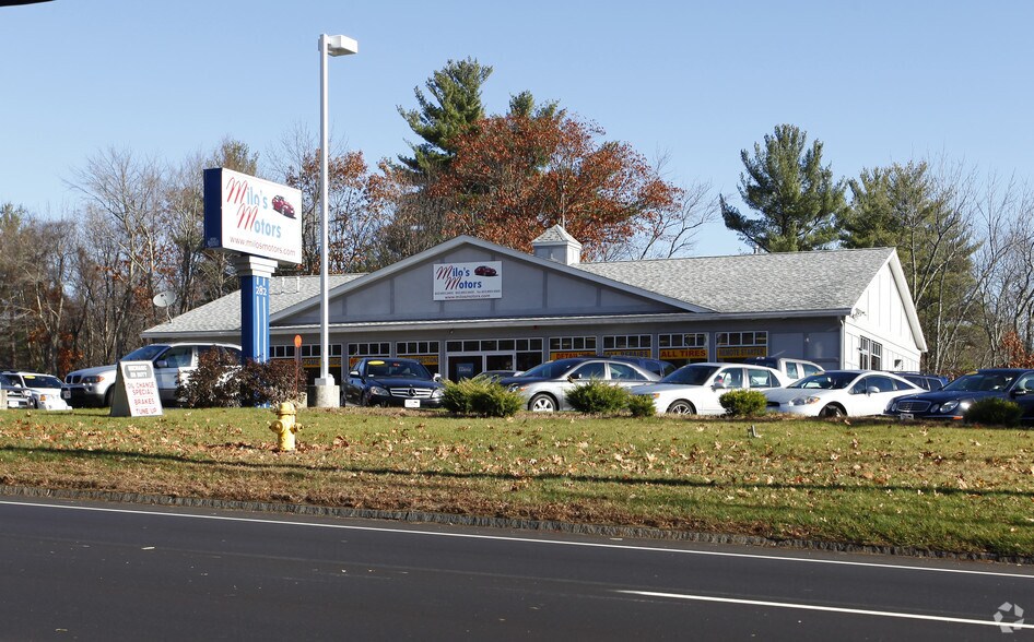 Primary Photo Of 282 N Broadway, Salem Auto Dealership For Lease