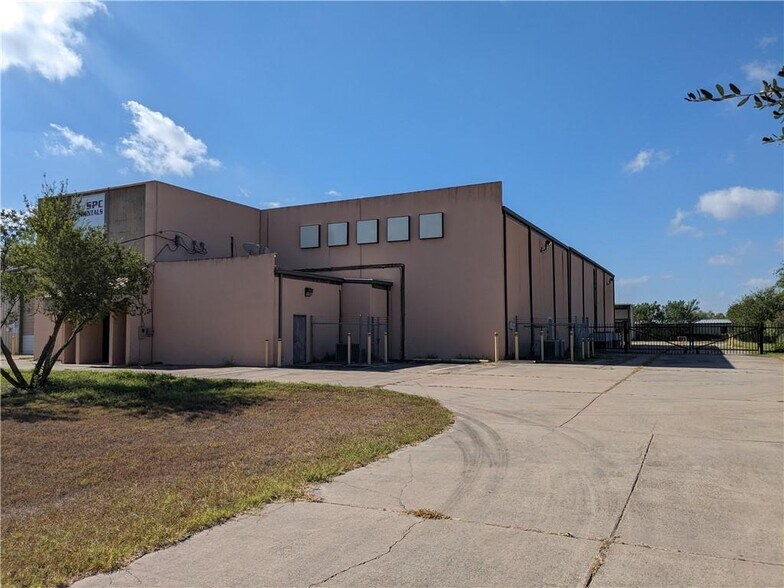 More Photos Of 908 Cecilia St, Alice Warehouse For Lease