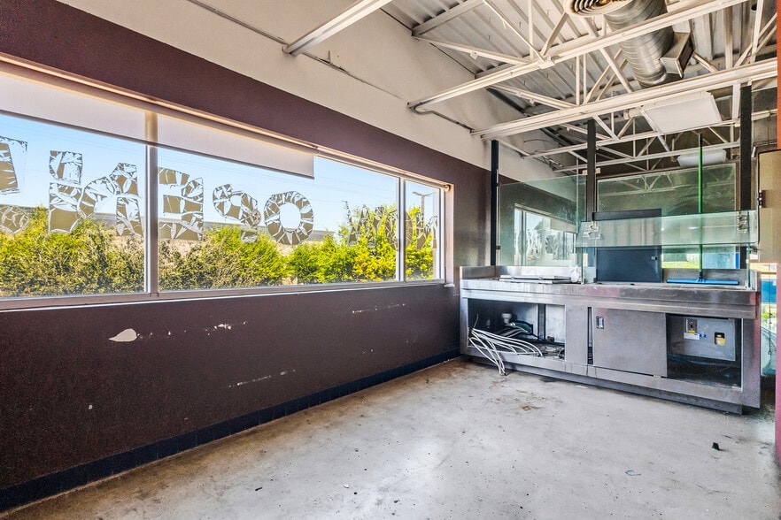 More Photos Of 5025 W Expressway 83, McAllen Restaurant For Lease