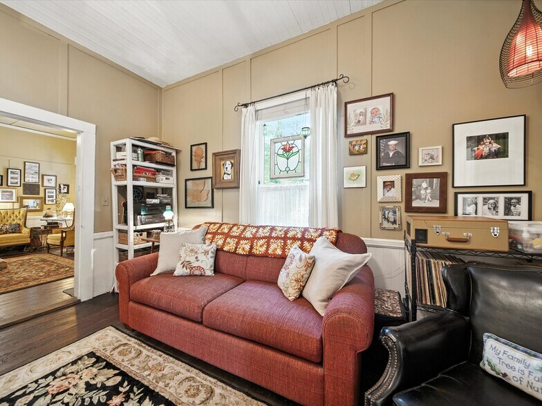 More Photos Of 221 N Main St, Clover Hospitality For Sale