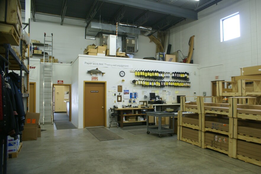 More Photos Of 13743 NE Aberdeen St, Ham Lake Warehouse For Lease