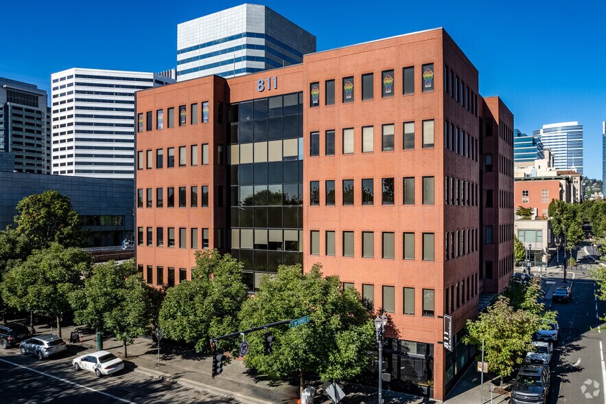 More Photos Of 811 SW Naito Pky, Portland Loft Creative Space For Lease