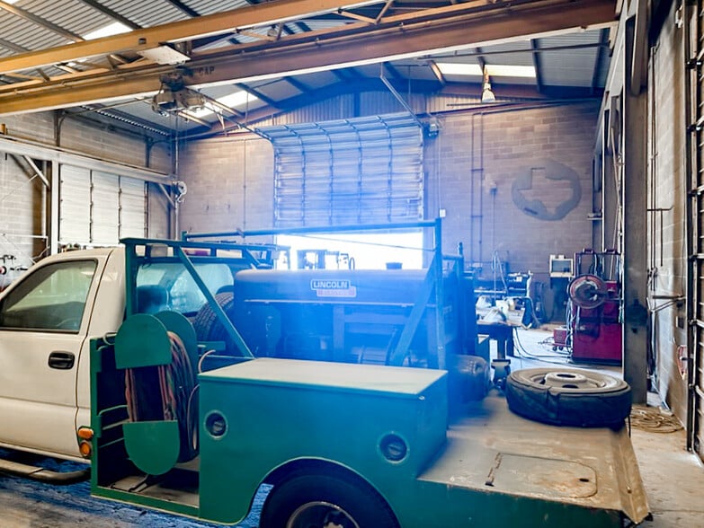 More Photos Of 604 Collins ave, Midland Warehouse For Sale