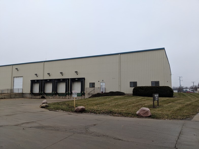 More Photos Of 1715 E Hamilton Rd, Bloomington Warehouse For Lease