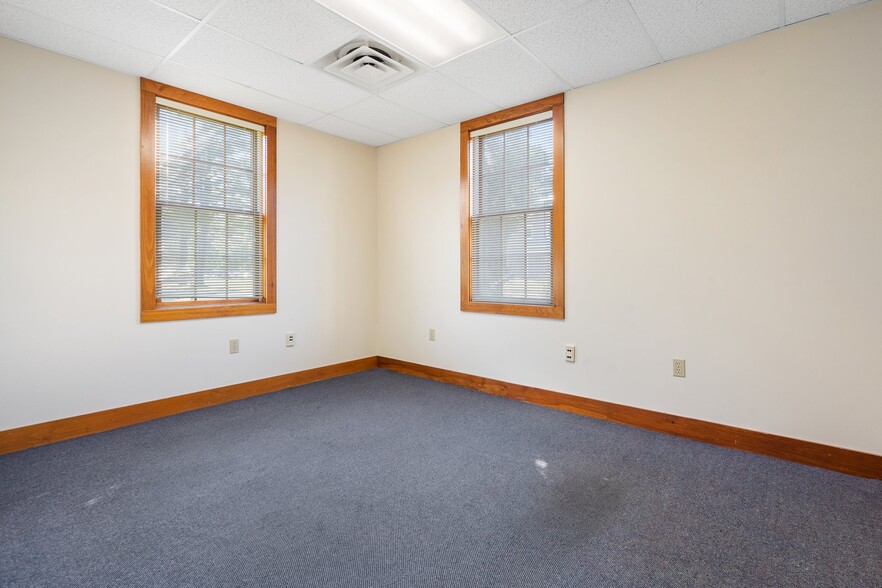 More Photos Of 41 Liberty Hill Rd, Henniker Medical For Sale