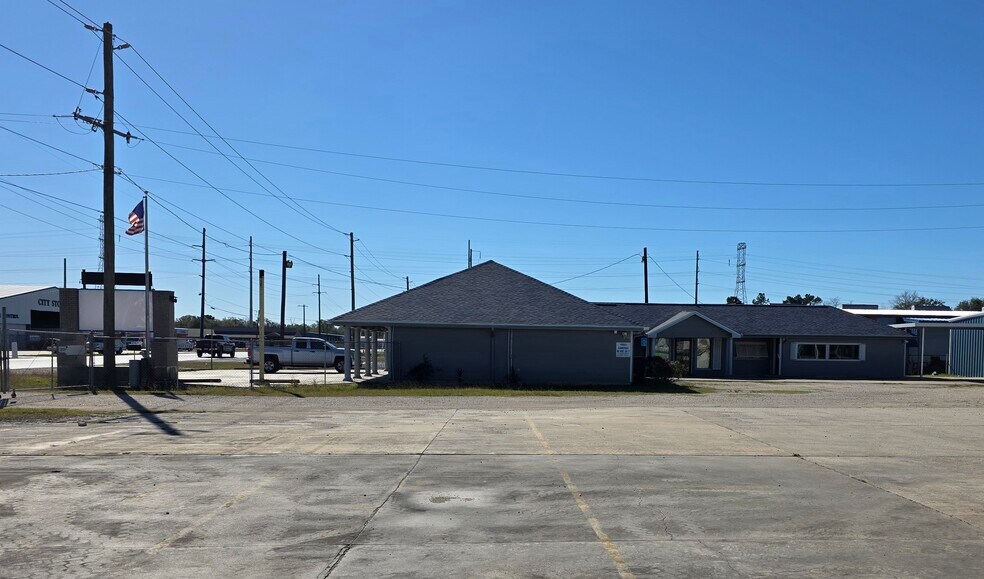 Primary Photo Of 3708 Highway 27 S, Sulphur Flex For Lease