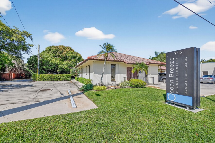 More Photos Of 715 George Bush Blvd, Delray Beach Medical For Lease