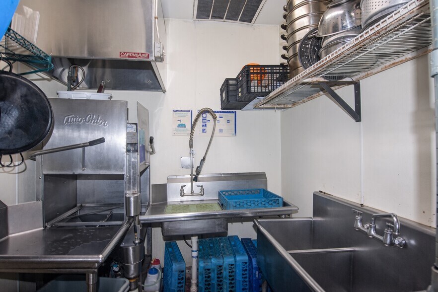 More Photos Of 2038 S Lamar Blvd, Austin Freestanding For Lease