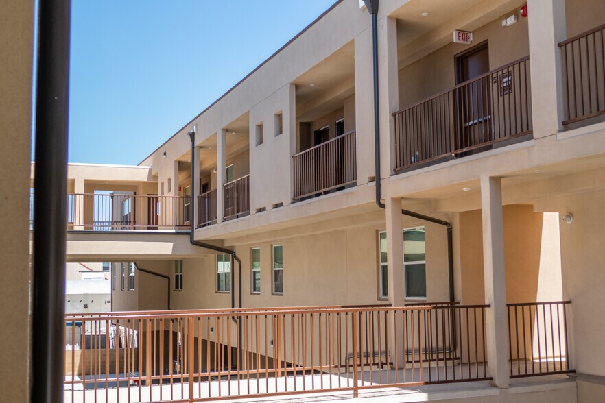 More Photos Of 2910 Allesandro St, Los Angeles Apartments For Lease