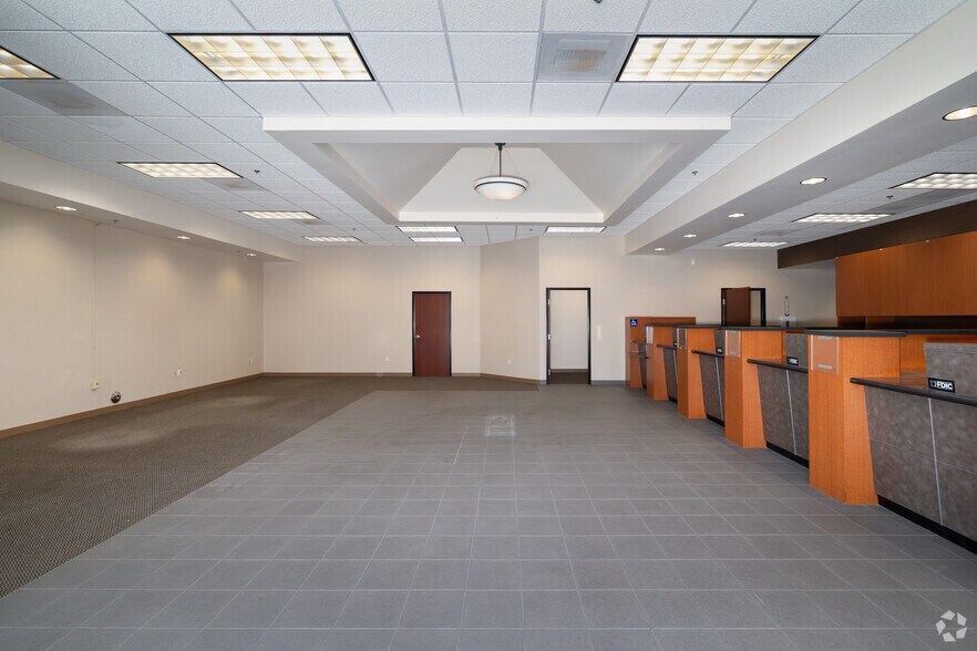 More Photos Of 640 Hacienda Dr, Vista Storefront For Sale
