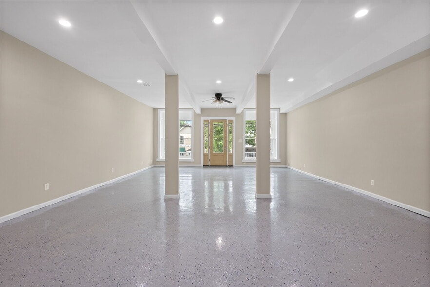 More Photos Of 8519 Chestnut Ave, Bowie Storefront For Sale
