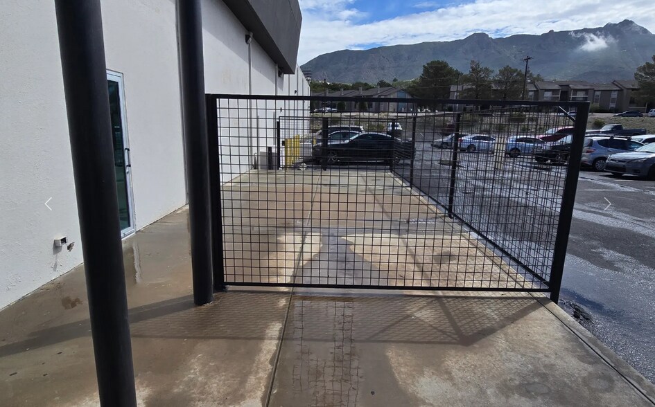 More Photos Of 5700 N Mesa Dr, El Paso Storefront For Lease