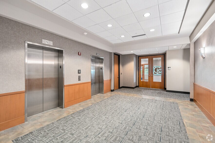 More Photos Of N16W23217 Stone Ridge Dr, Waukesha Office For Sale