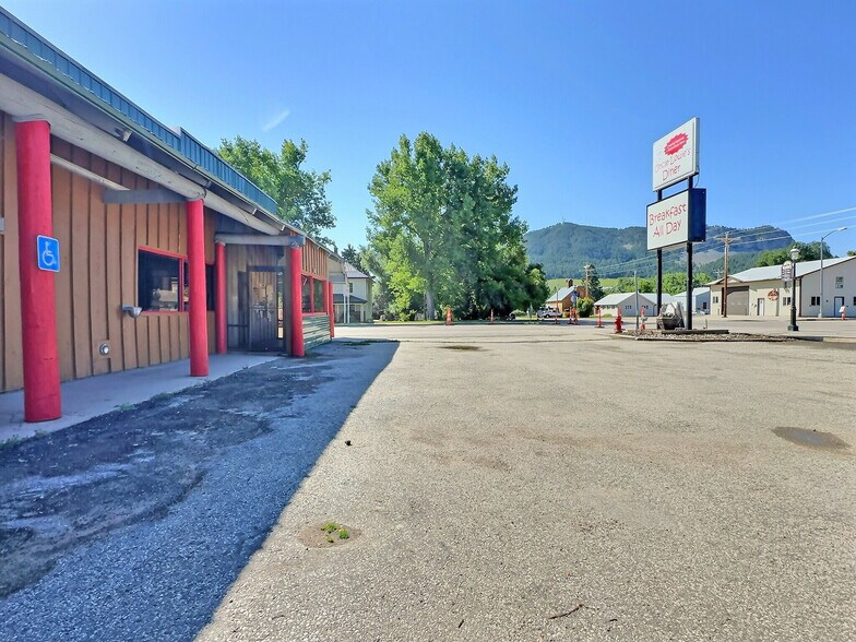 More Photos Of 203 E Cleveland St, Sundance Storefront Retail Office For Sale