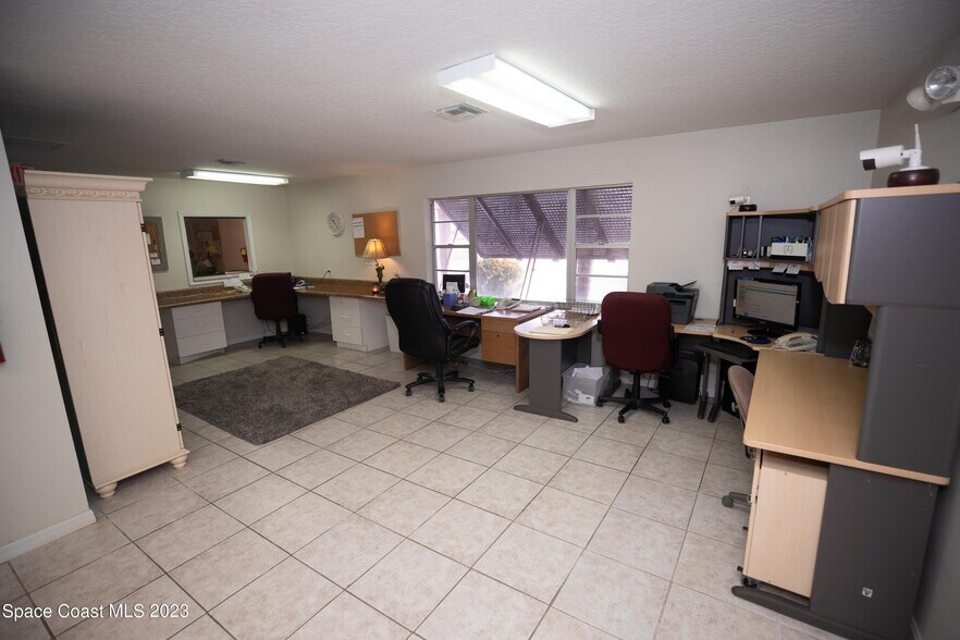 More Photos Of 4030 Minton Rd, Melbourne Office For Sale