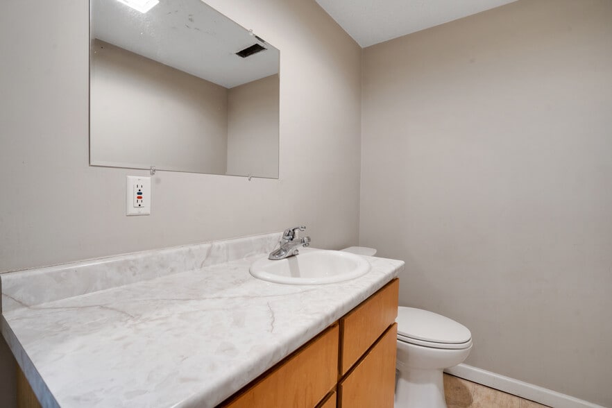 More Photos Of 6 Sanderson St, Hayesville Flex For Sale