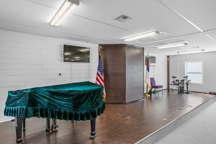 More Photos Of 1255 Mountainview Rd, King Religious Facility For Sale