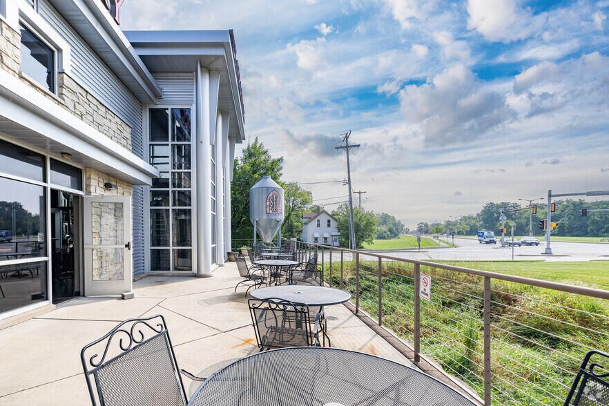 More Photos Of 3825 S Kinnickinnic Ave, Milwaukee Restaurant For Lease