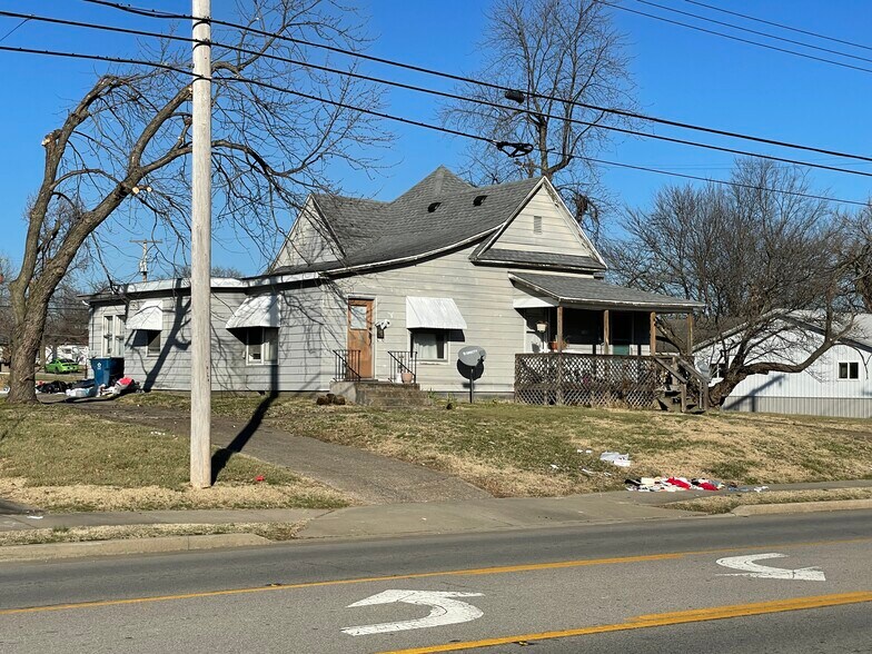 More Photos Of 1102 W Main St, Marion Freestanding For Sale