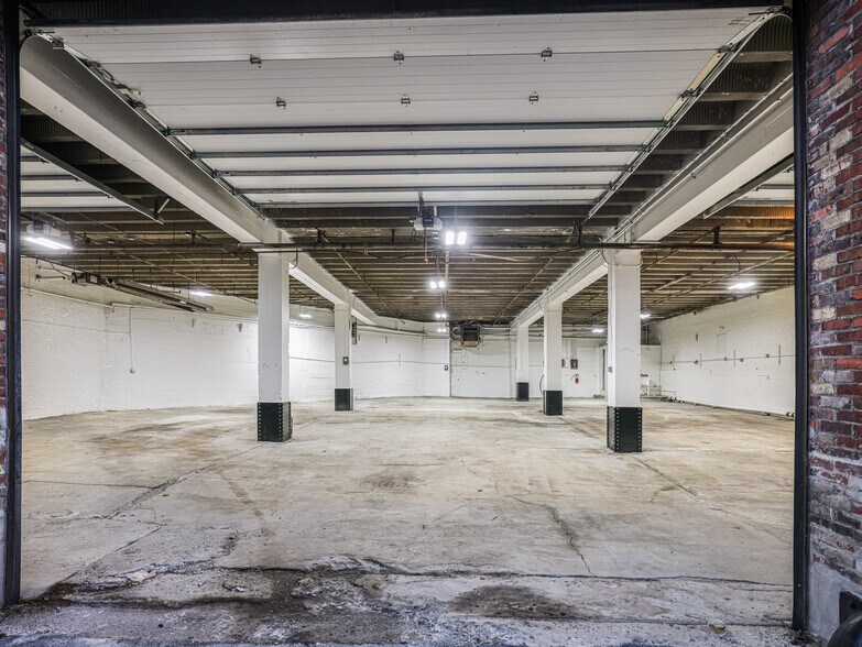 More Photos Of 918 Rickenbach St, Pittsburgh Distribution For Sale