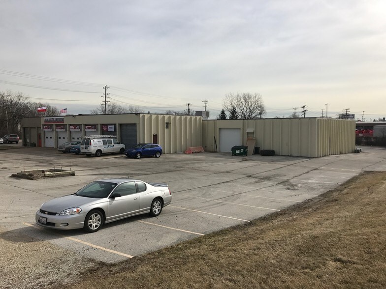 More Photos Of 2200 N Rand Rd, Palatine Freestanding For Sale