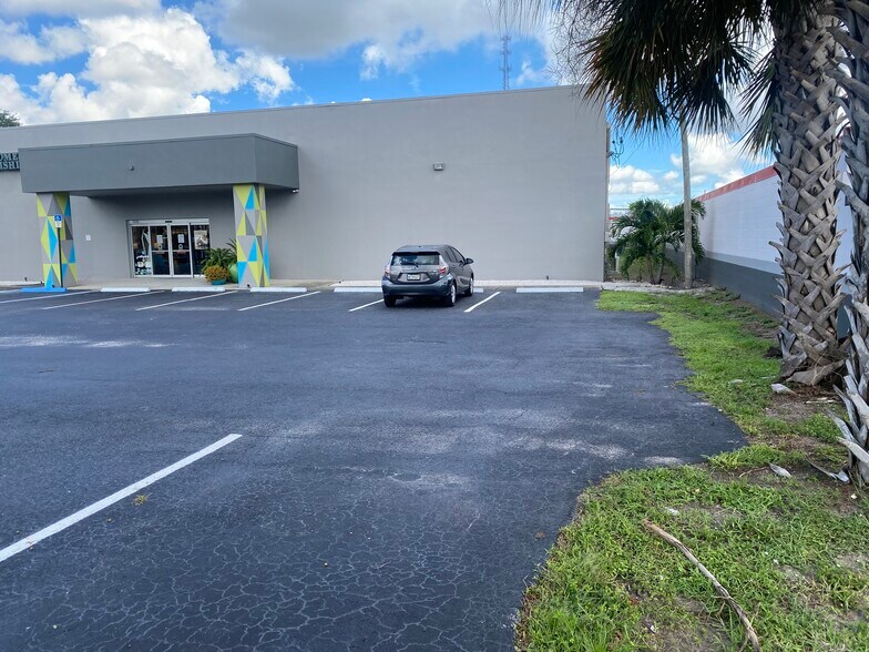 More Photos Of 2533 22nd Ave N, Saint Petersburg Freestanding For Lease