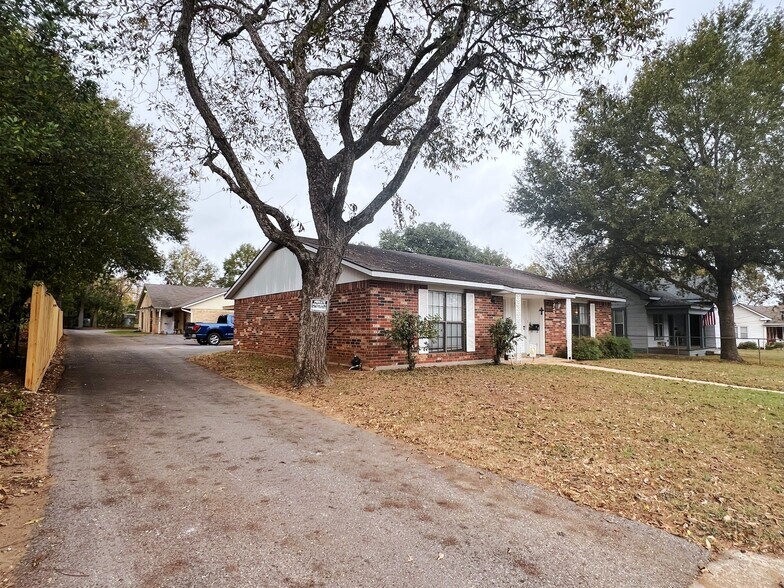 More Photos Of 602 S Jackson St, Brenham Apartments For Sale