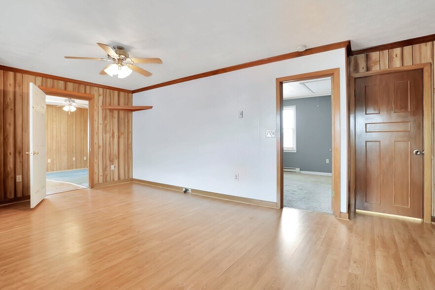 More Photos Of 9604 S Congress St, New Market Office For Sale