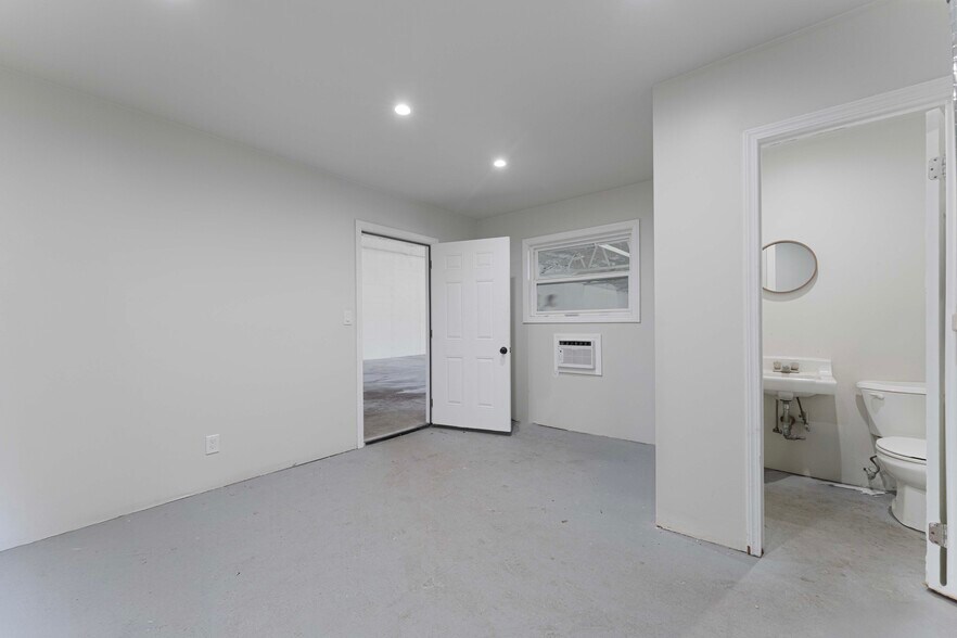 More Photos Of 15626 S Main St, Gardena Warehouse For Lease