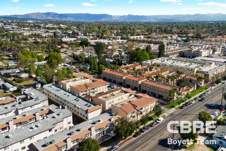 More Photos Of 18621 Saticoy St, Reseda Apartments For Sale