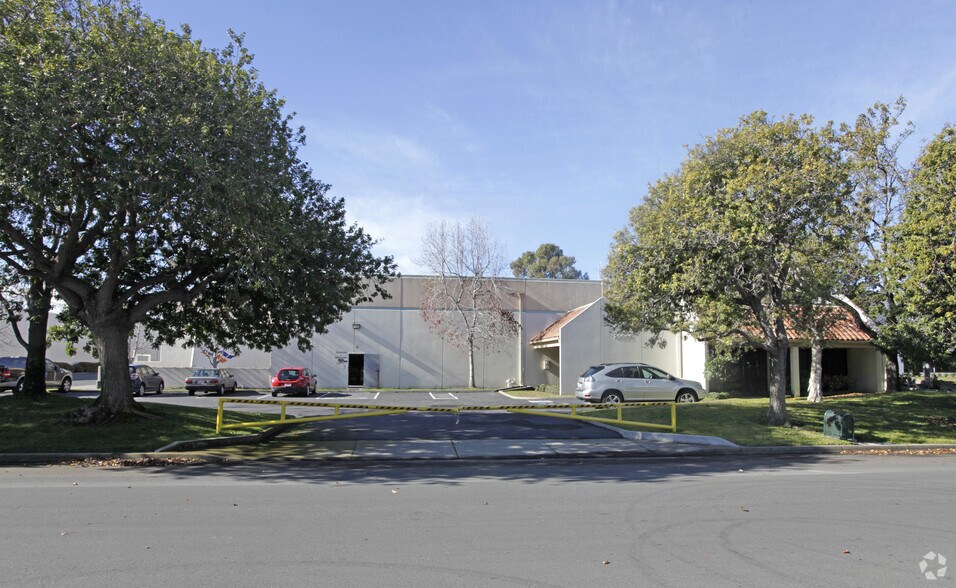 More Photos Of 23841 Foley St, Hayward Distribution For Lease