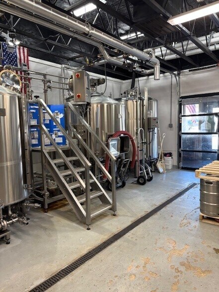 More Photos Of 1610 Pavilion Pl, Wilmington Restaurant For Lease