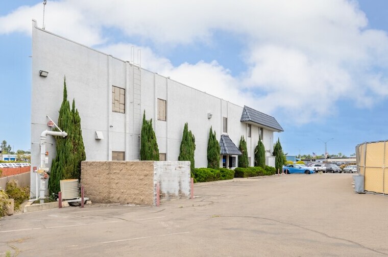 More Photos Of 7979-7989 Vickers St, San Diego Flex For Lease