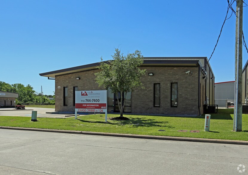 More Photos Of 2010 Rotary Dr, Humble Warehouse For Lease