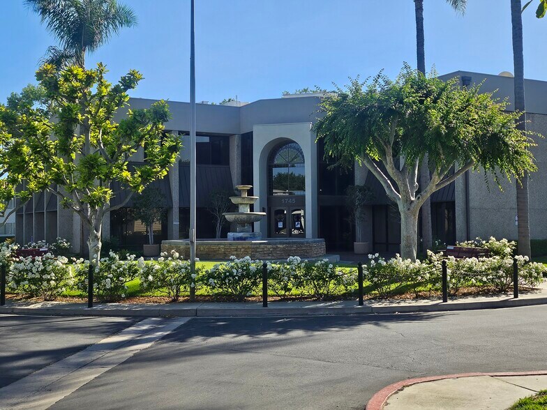 More Photos Of 1717-1745 W Orangewood Ave, Orange Office For Sale