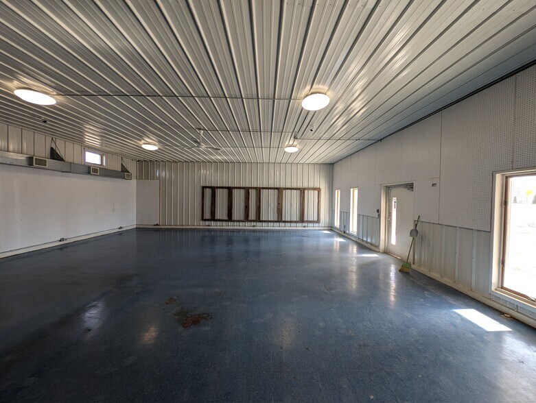 More Photos Of 9815 W US Highway 150, Edwards Industrial For Sale