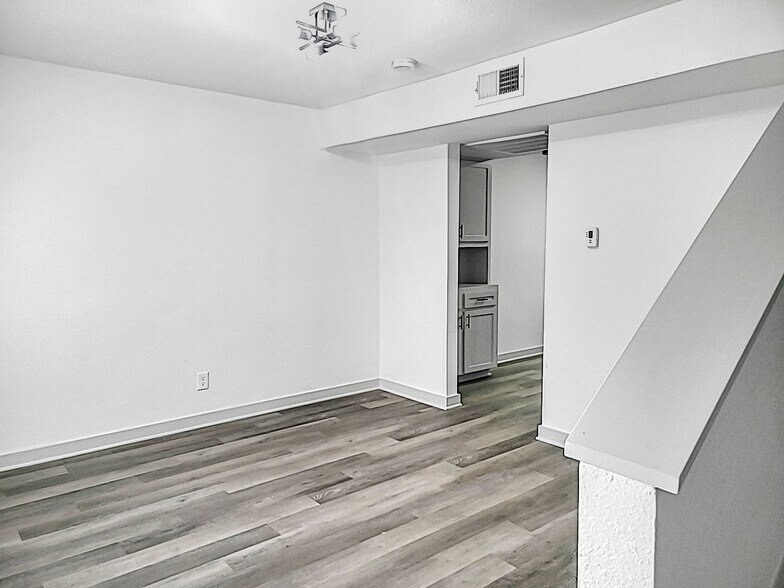 More Photos Of 2020 Cottonwood St, Beaumont Apartments For Sale