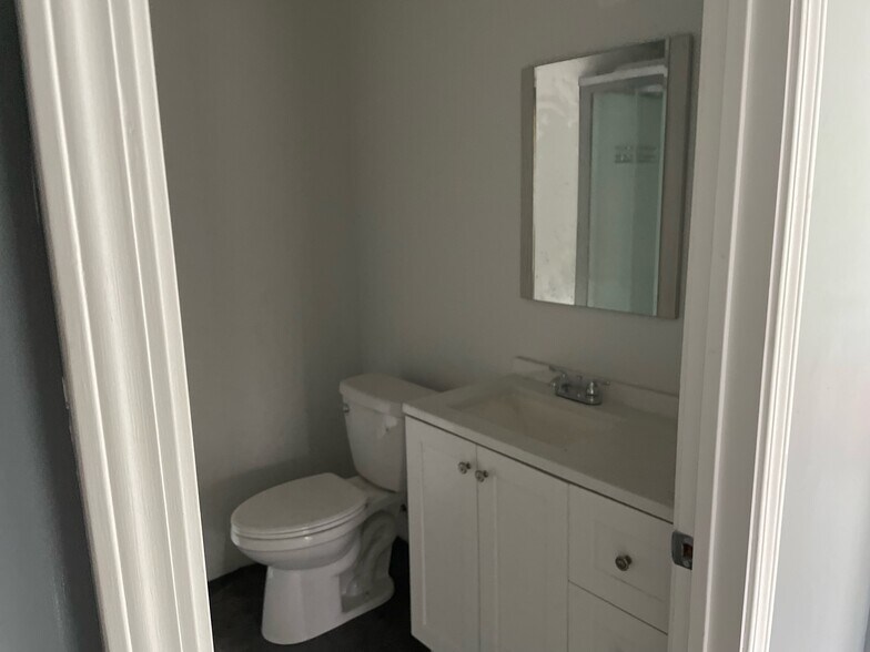 More Photos Of 1427-1431 Valley Dr, Syracuse Warehouse For Sale