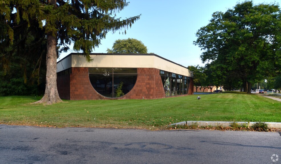 More Photos Of 2240 Monroe Ave, Rochester Freestanding For Lease