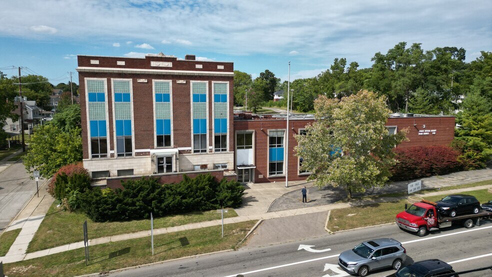 More Photos Of 131 University Dr, Pontiac Health Club For Sale