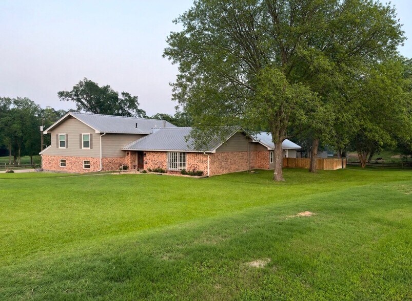 More Photos Of 2355 Jackson League Cir, Brenham Lodge Meeting Hall For Sale