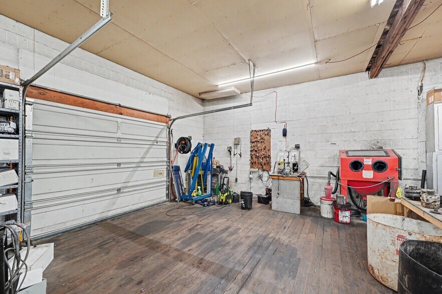 More Photos Of 427 W Gene Hairston St, Madison Auto Repair For Sale