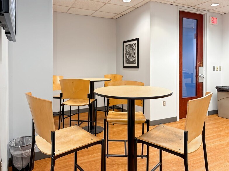 More Photos Of 7400 Beaufont Springs Dr, Richmond Coworking Space