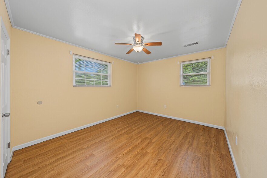 More Photos Of 559 Pulaski St, Athens Specialty For Sale